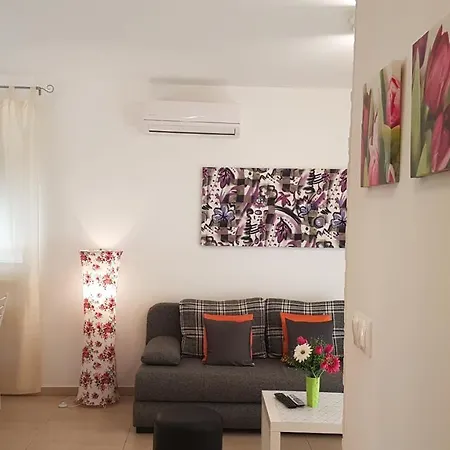 Brist Hills Пула